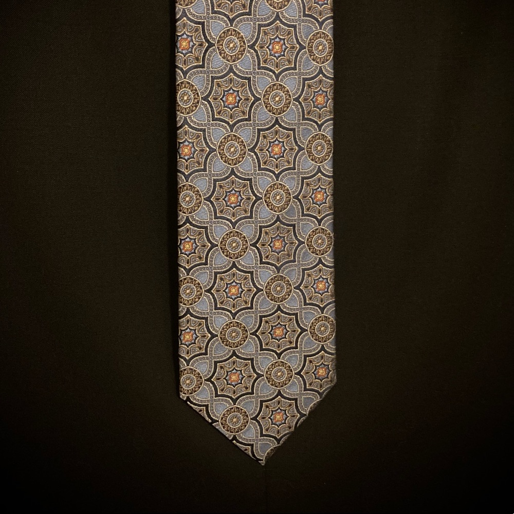 ❇️ 50%OFF - NWT -Holographic Geometric 100% SILK Tie Jos. A. Bank Signature Gold